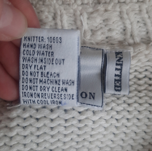 Vintage 90s Southwestern Pattern Embroidered and Beaded Hand Knit Sweater | S - Picture 15 of 16